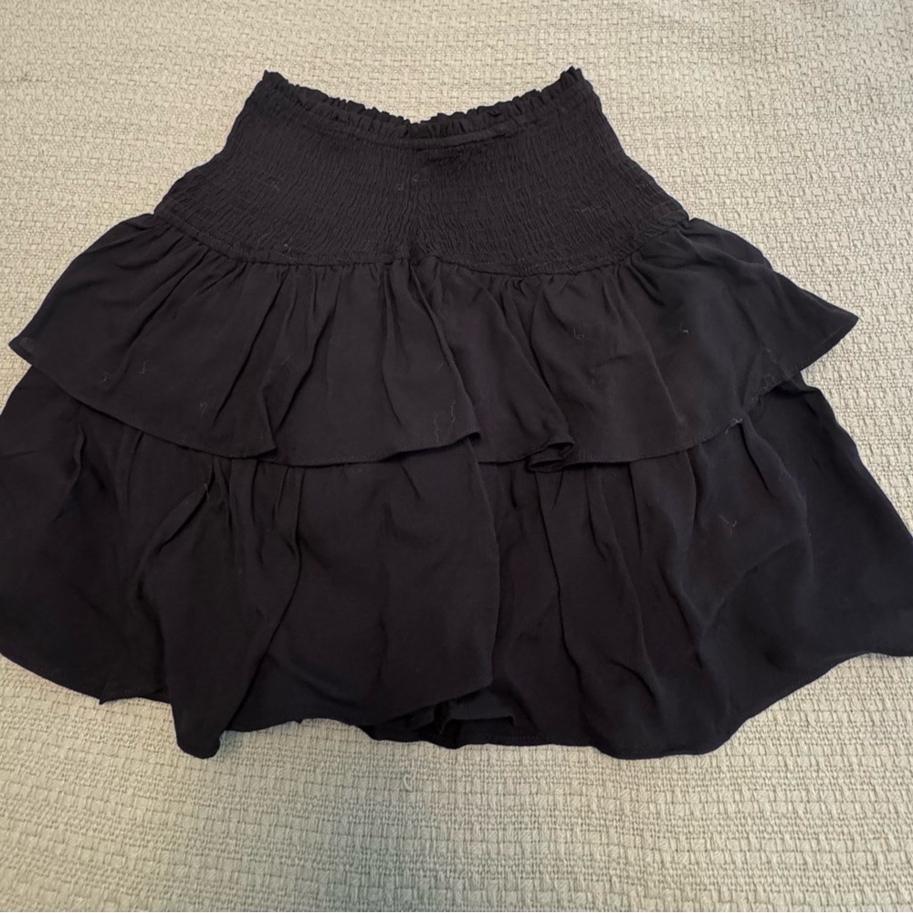 Cute black tiered skirt from Amazon. Size medium. Perfect for the beach.